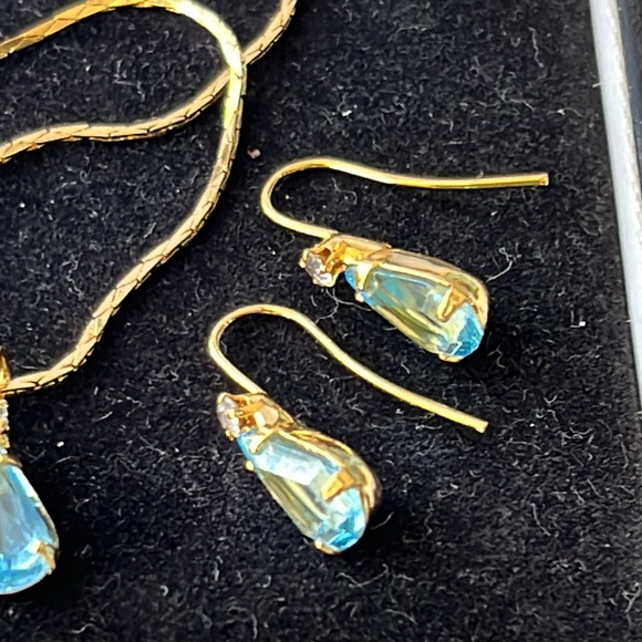 HOST PICK-Necklace/earrings set goldtone/blue - Picture 2 of 4